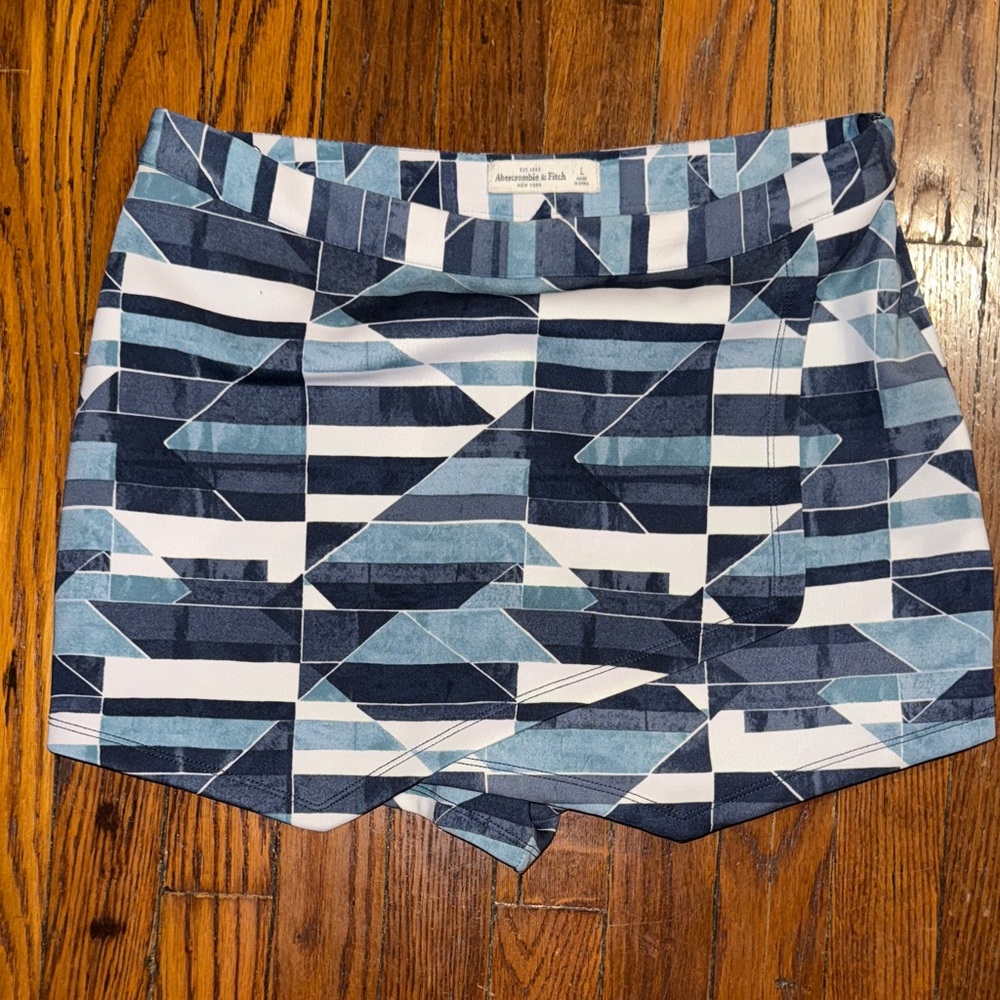 Abercrombie & Fitch Blue and White Geometric Skort, size large